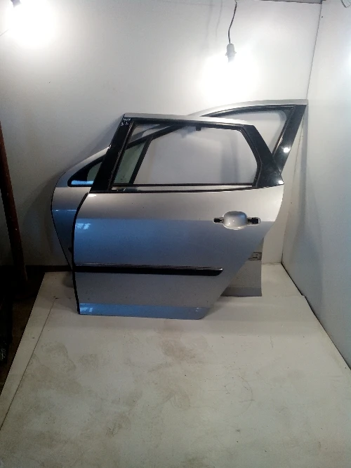 врата задна лява за Пежо 407 комби 