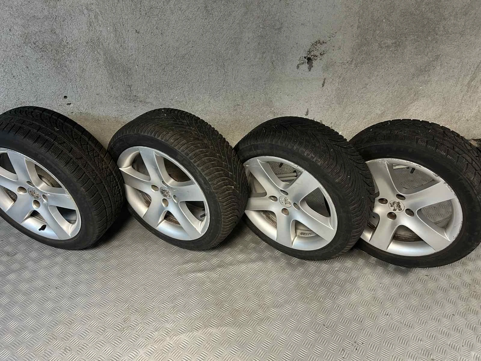 Гуми с джанти 225/45R17, снимка 2 - Гуми и джанти - 56661146