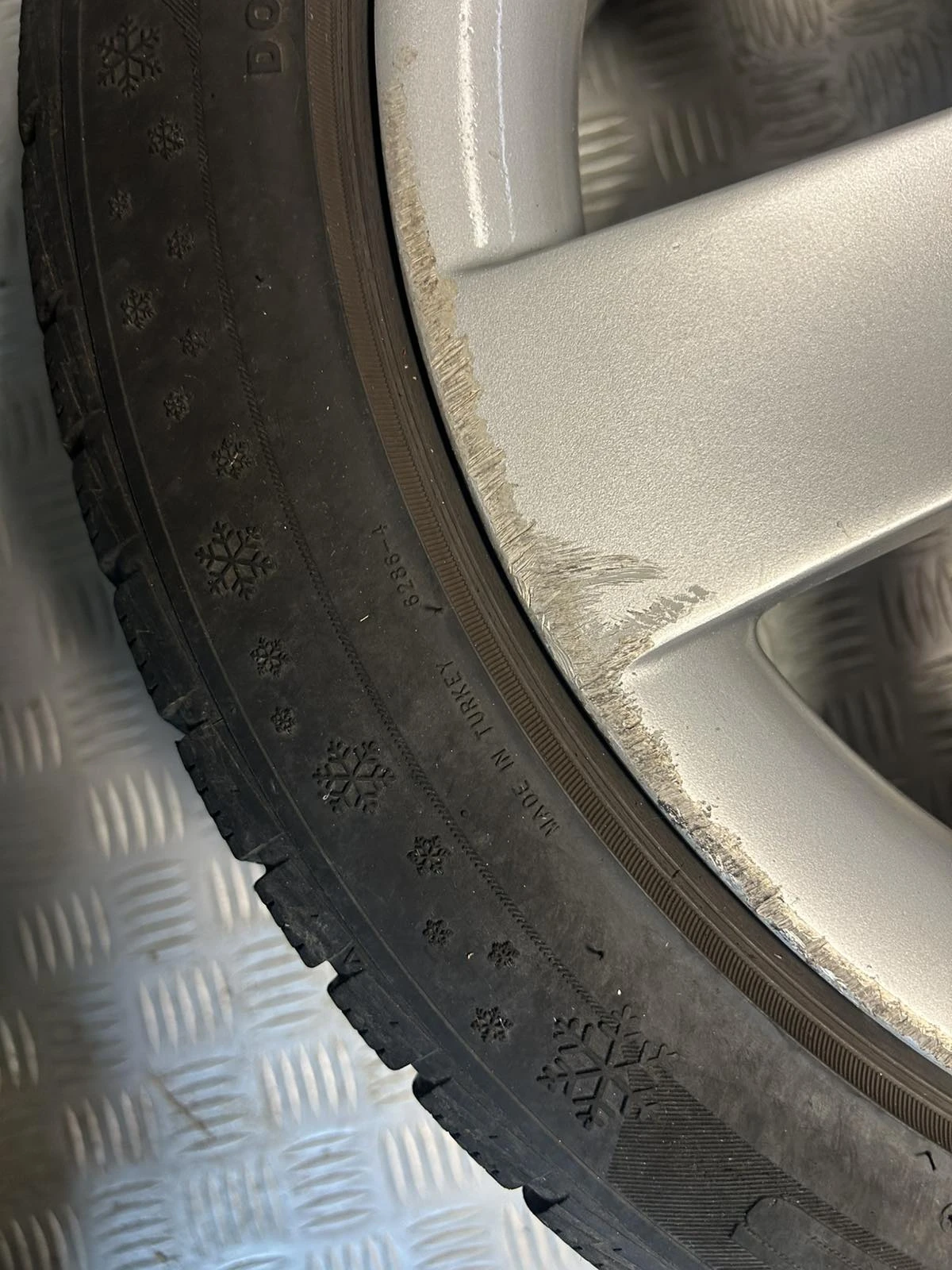 Гуми с джанти 225/45R17, снимка 5 - Гуми и джанти - 56661146