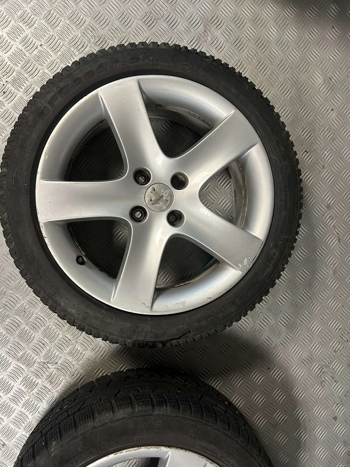 Гуми с джанти 225/45R17, снимка 9 - Гуми и джанти - 56661146