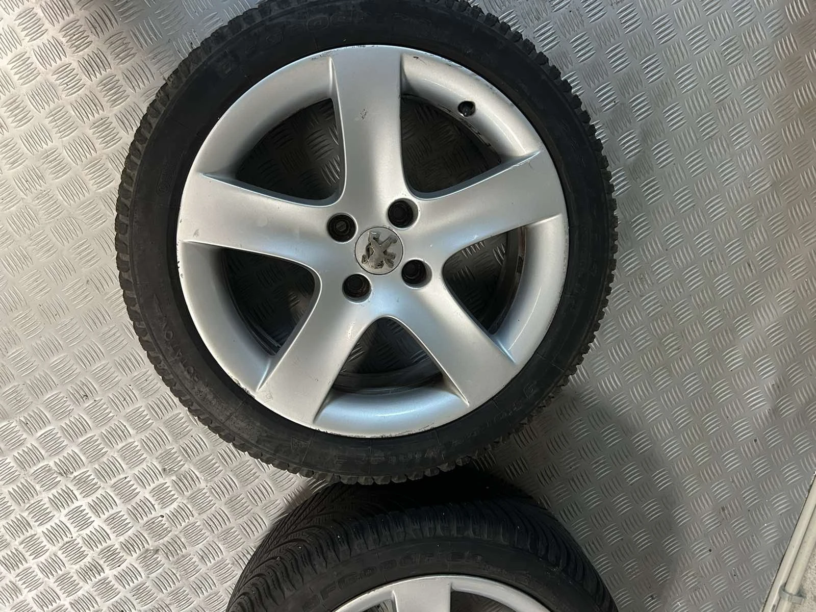 Гуми с джанти 225/45R17, снимка 8 - Гуми и джанти - 56661146