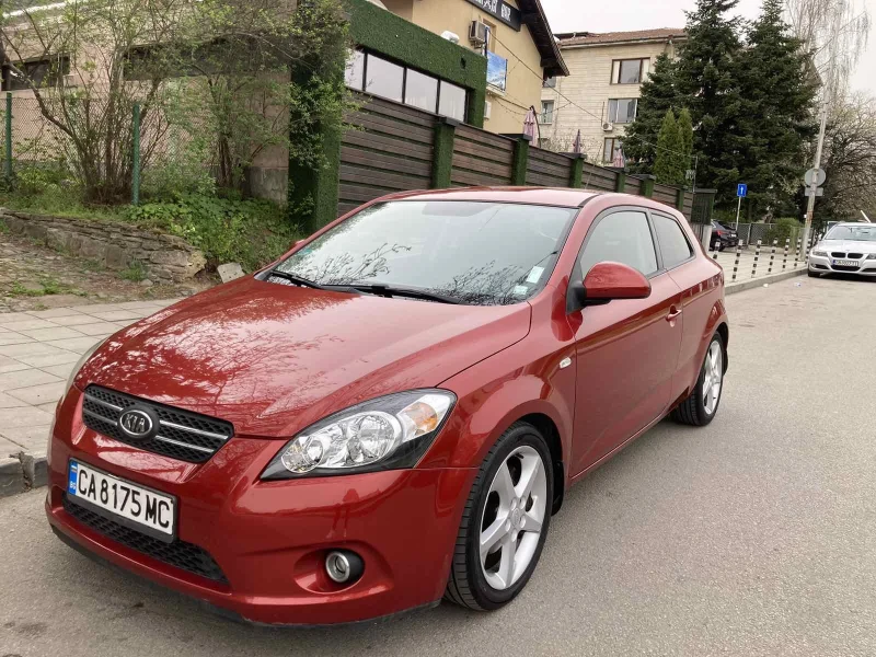 Kia Ceed 2.0 CRDI, снимка 3 - Автомобили и джипове - 47899298