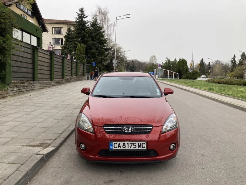 Kia Ceed 2.0 CRDI, снимка 2 - Автомобили и джипове - 47899298