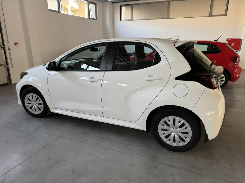 Toyota Yaris Хибрид, снимка 5 - Автомобили и джипове - 47938817