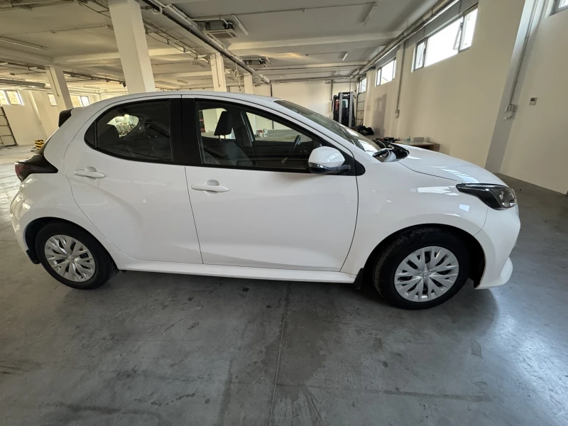 Toyota Yaris Хибрид, снимка 6 - Автомобили и джипове - 47938817