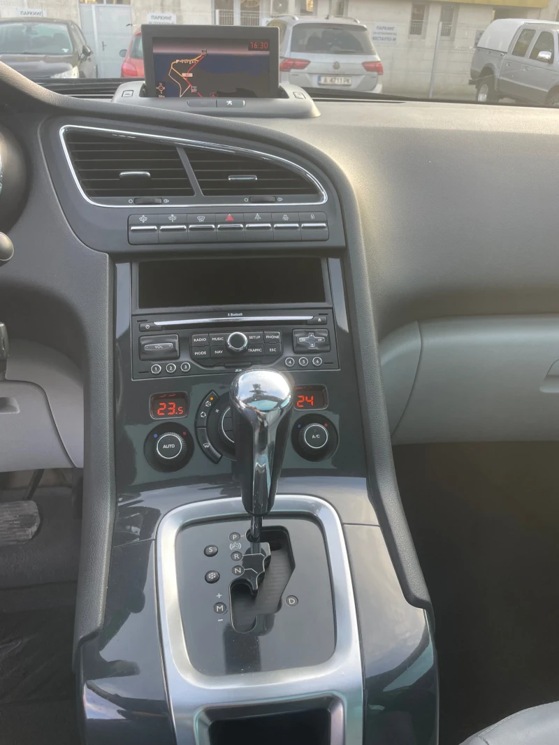 Peugeot 5008 2.0 HDI AUT NAVI DVD 6+ 1, снимка 14 - Автомобили и джипове - 48831784