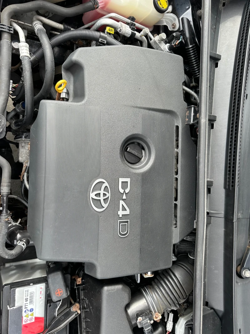 Toyota Verso 2.0 D-4D, снимка 12 - Автомобили и джипове - 50129947