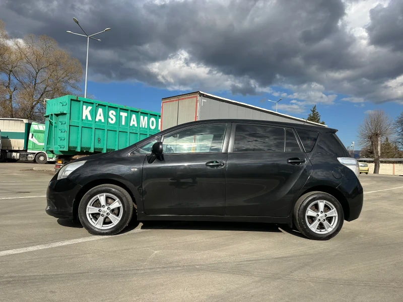 Toyota Verso 2.0 D-4D, снимка 3 - Автомобили и джипове - 50129947