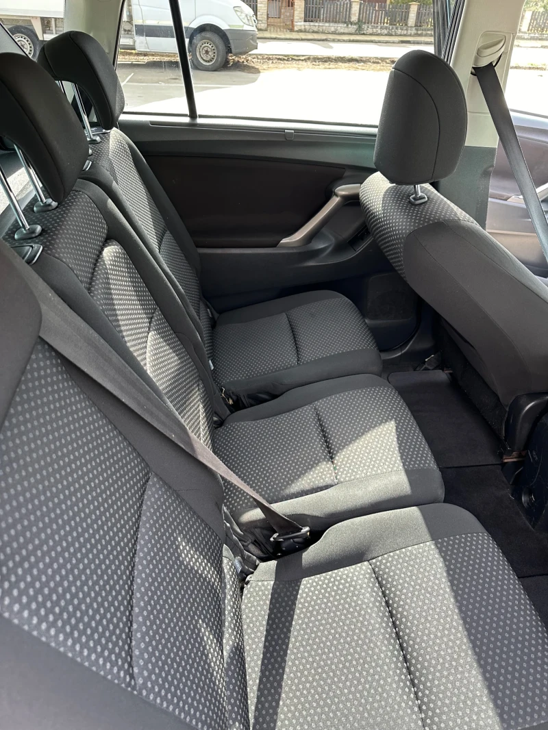 Toyota Verso 2.0 D-4D, снимка 9 - Автомобили и джипове - 50129947