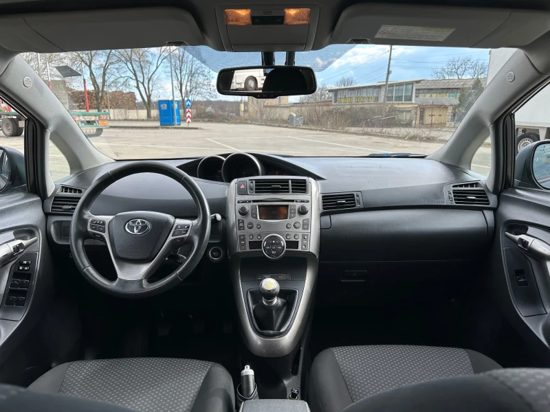 Toyota Verso 2.0 D-4D, снимка 8 - Автомобили и джипове - 50129947