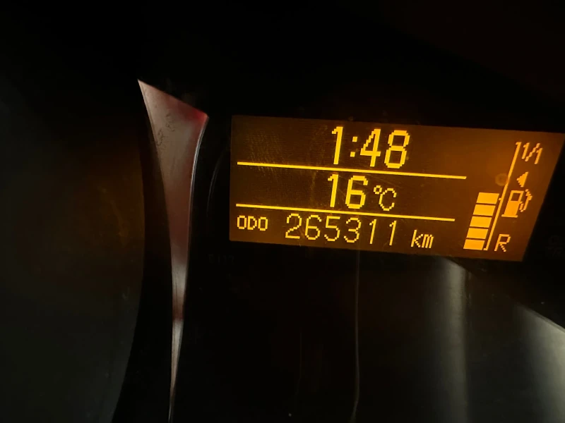 Toyota Verso 2.0 D-4D, снимка 13 - Автомобили и джипове - 50129947