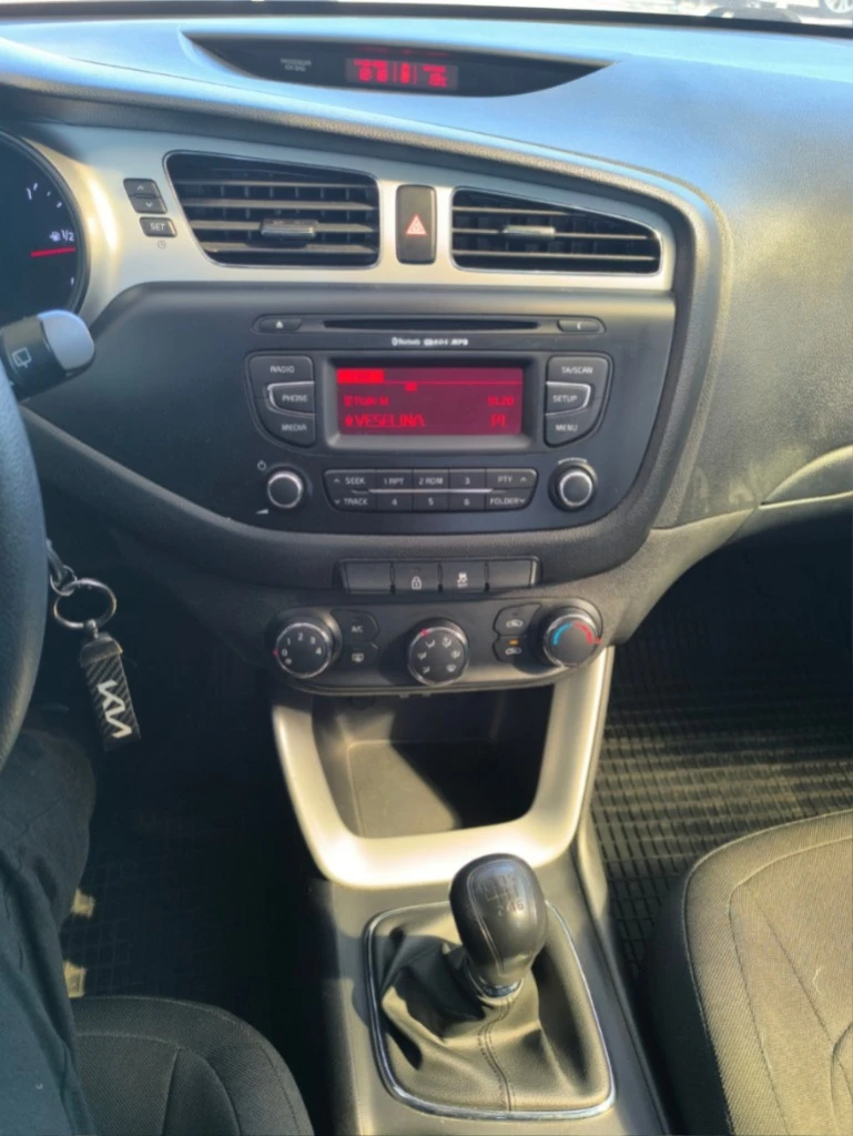 Kia Ceed 1.4i, снимка 15 - Автомобили и джипове - 53956866
