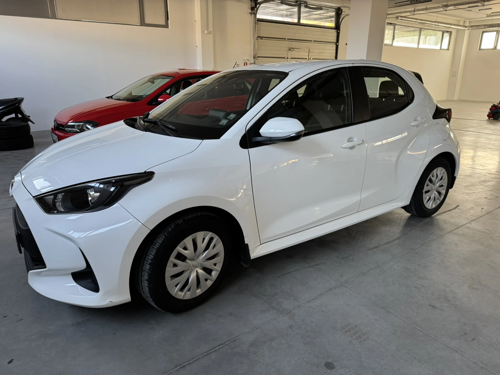 Toyota Yaris Хибрид - изображение 2