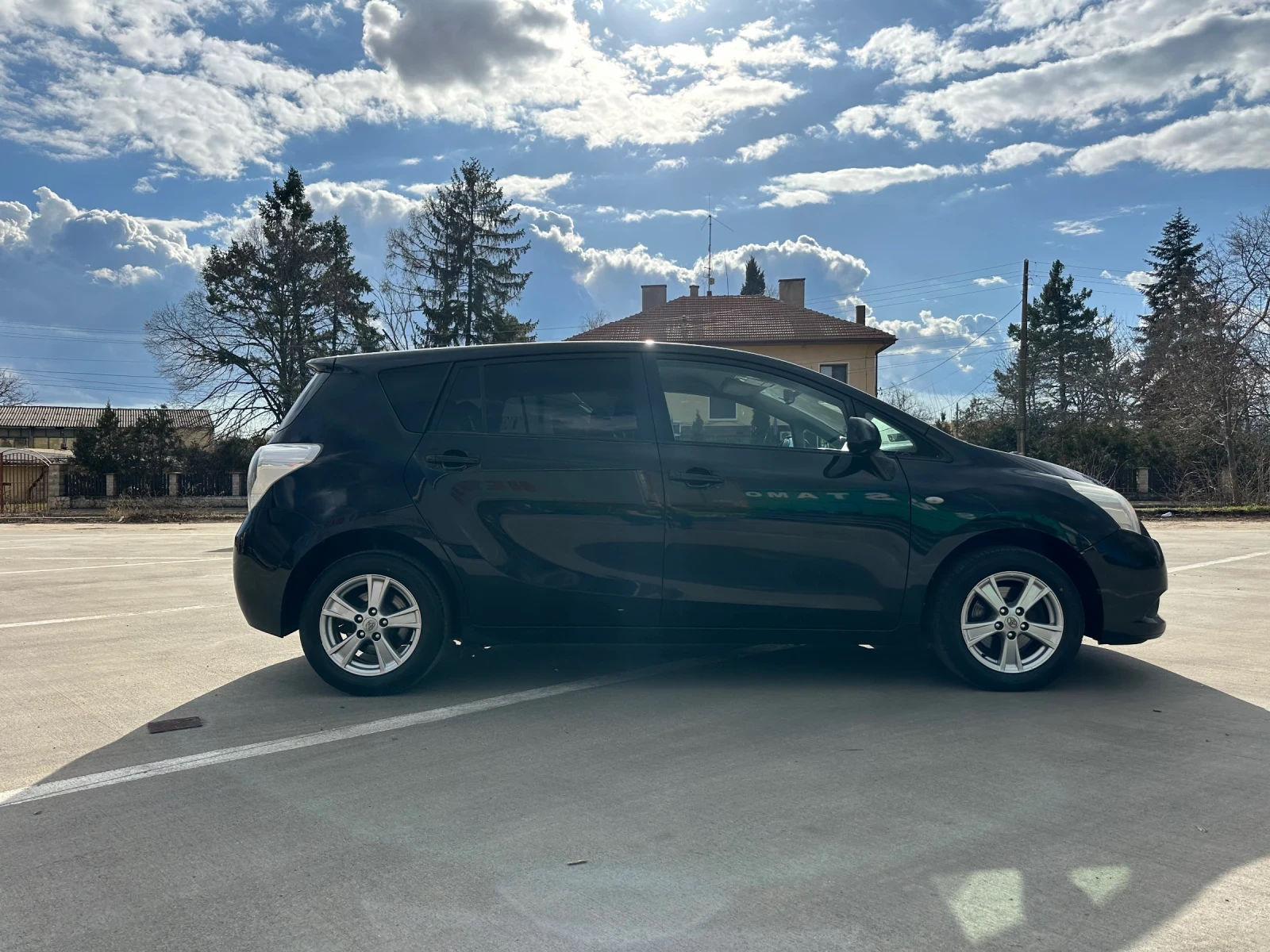 Toyota Verso 2.0 D-4D - изображение 2