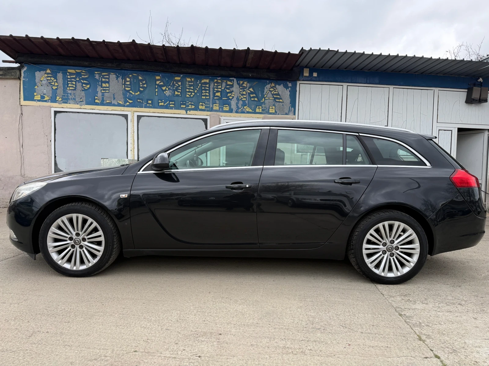Opel Insignia, снимка 2 - Автомобили и джипове - 53932191