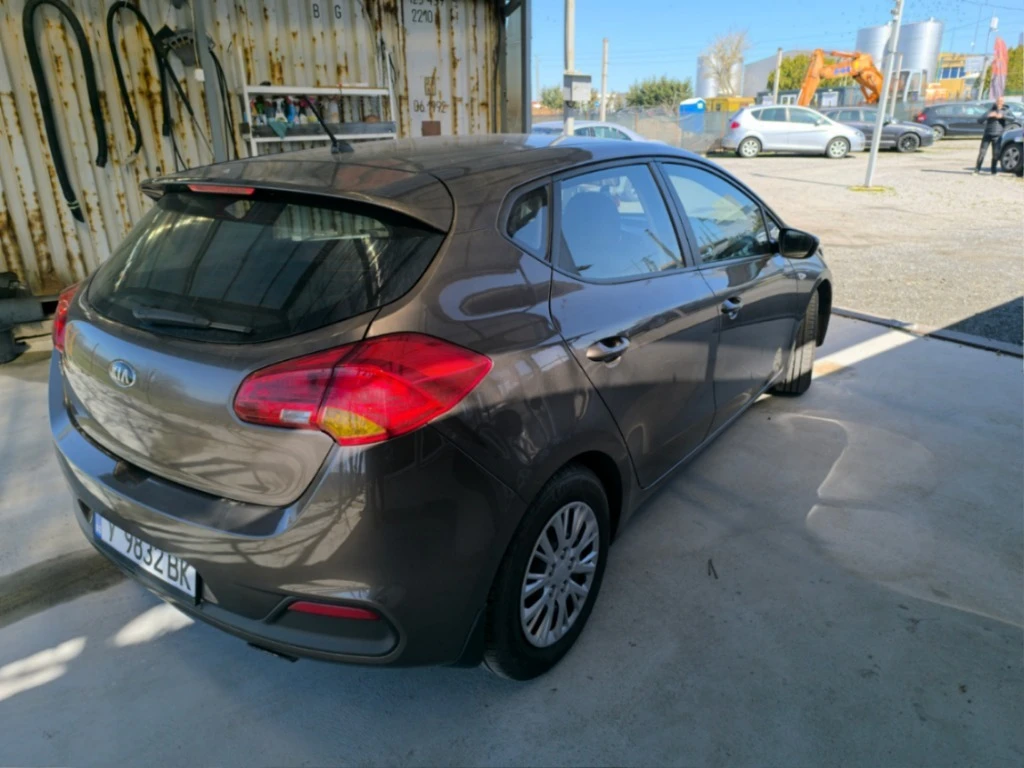Kia Ceed 1.4i, снимка 5 - Автомобили и джипове - 53956866