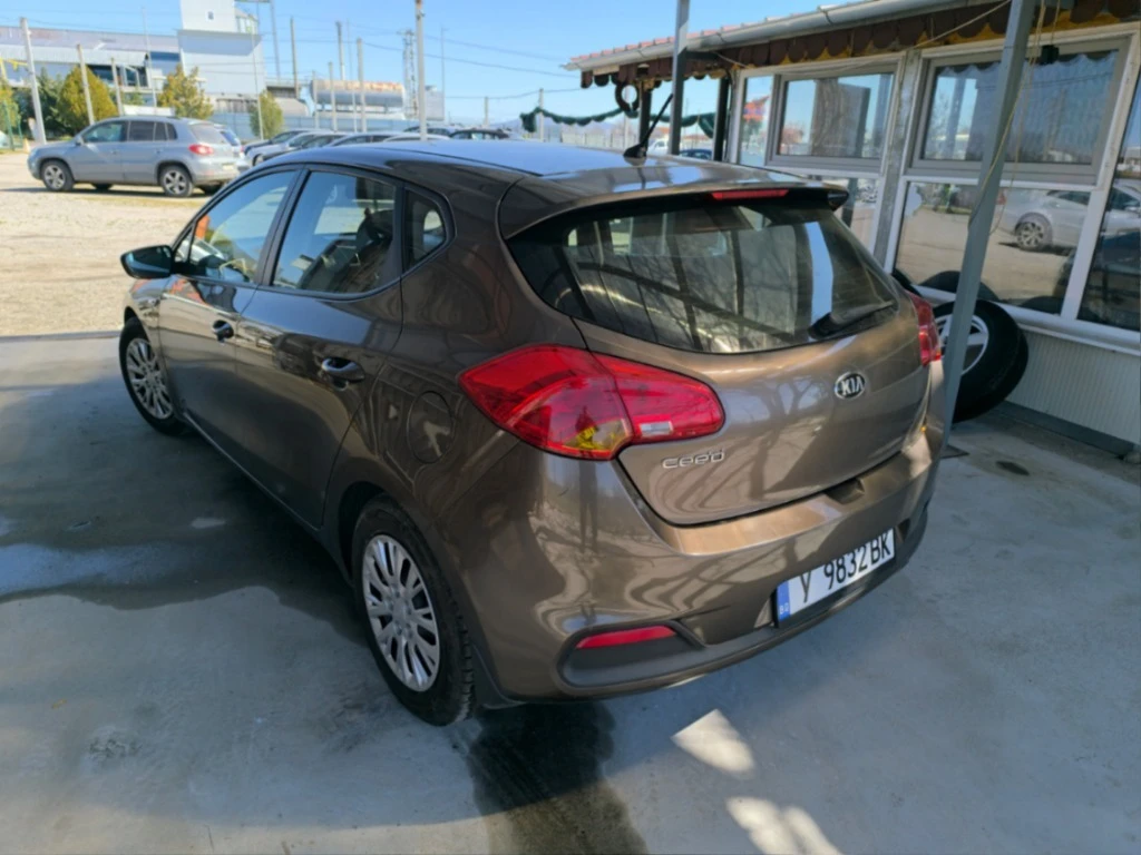 Kia Ceed 1.4i, снимка 6 - Автомобили и джипове - 53956866
