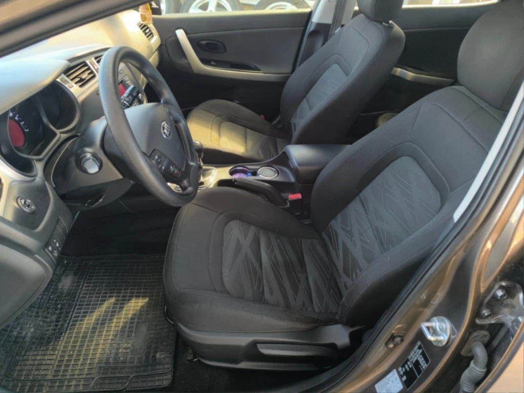 Kia Ceed 1.4i, снимка 8 - Автомобили и джипове - 53956866