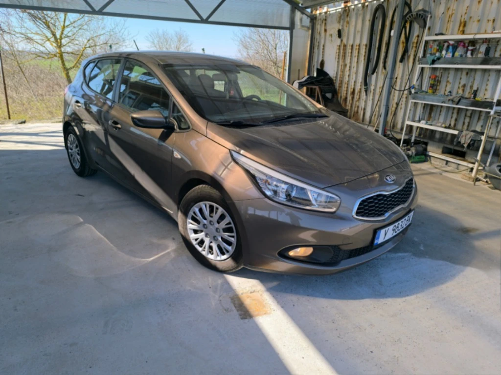 Kia Ceed 1.4i, снимка 3 - Автомобили и джипове - 53956866