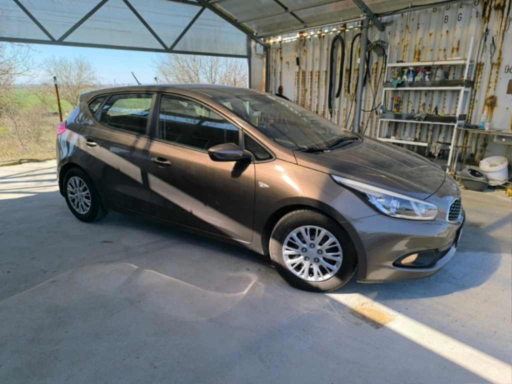 Kia Ceed 1.4i, снимка 4 - Автомобили и джипове - 53956866