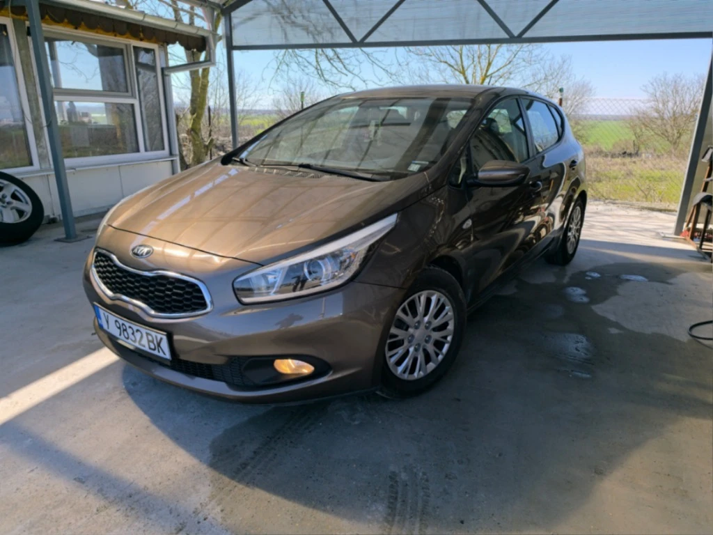 Kia Ceed 1.4i, снимка 2 - Автомобили и джипове - 53956866