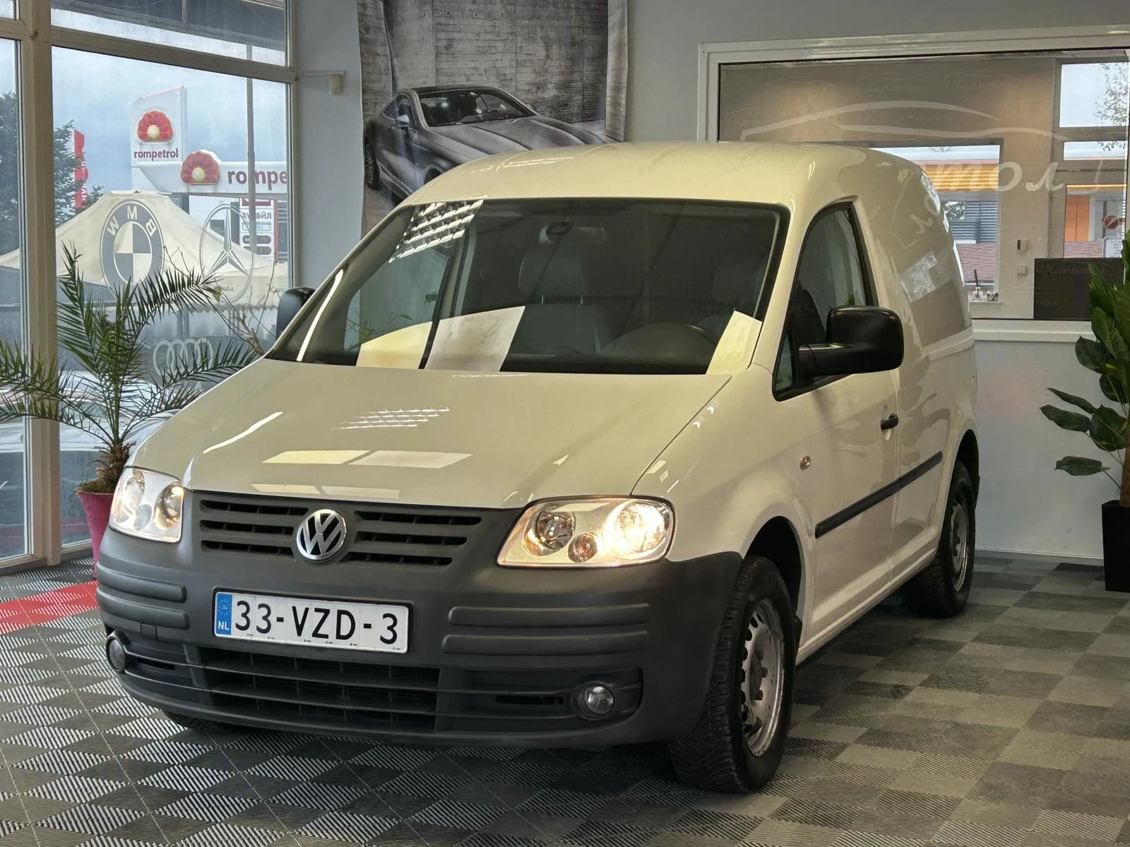 VW Caddy 2.0 SDI, снимка 3 - Автомобили и джипове - 54376265