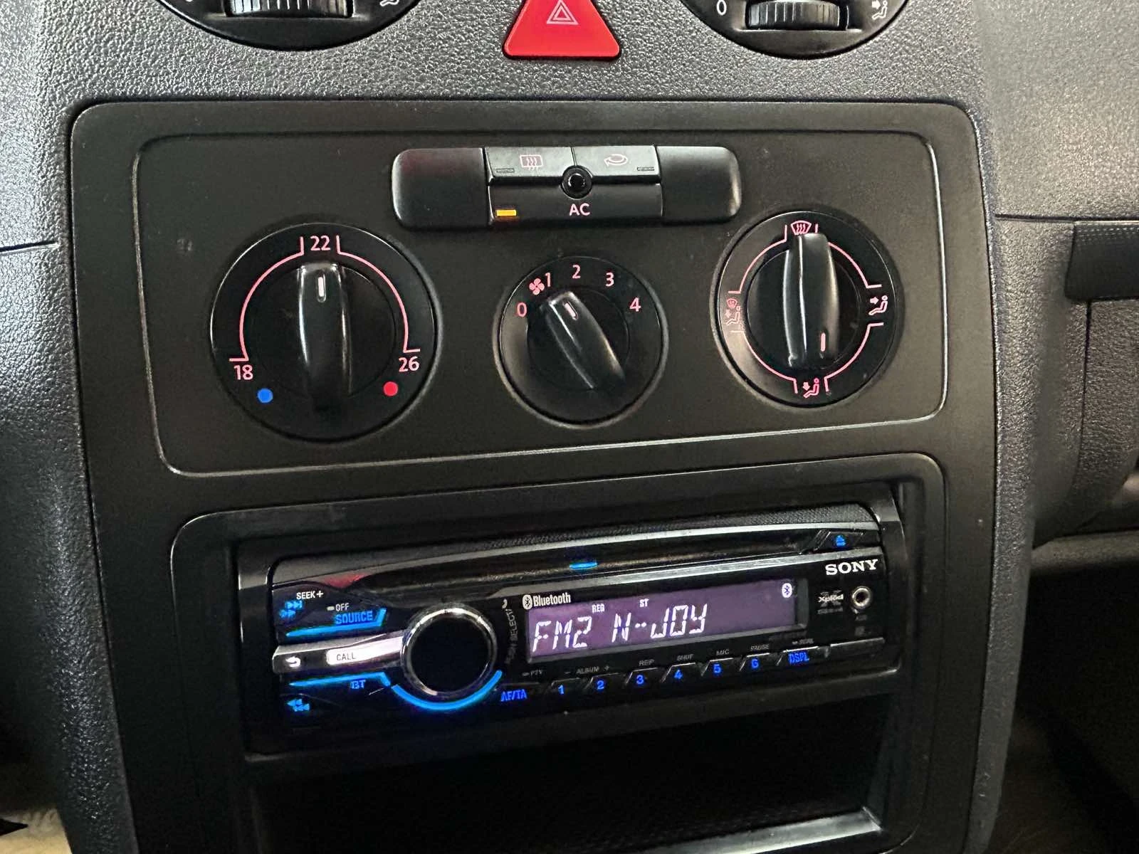 VW Caddy 2.0 SDI, снимка 14 - Автомобили и джипове - 54376265