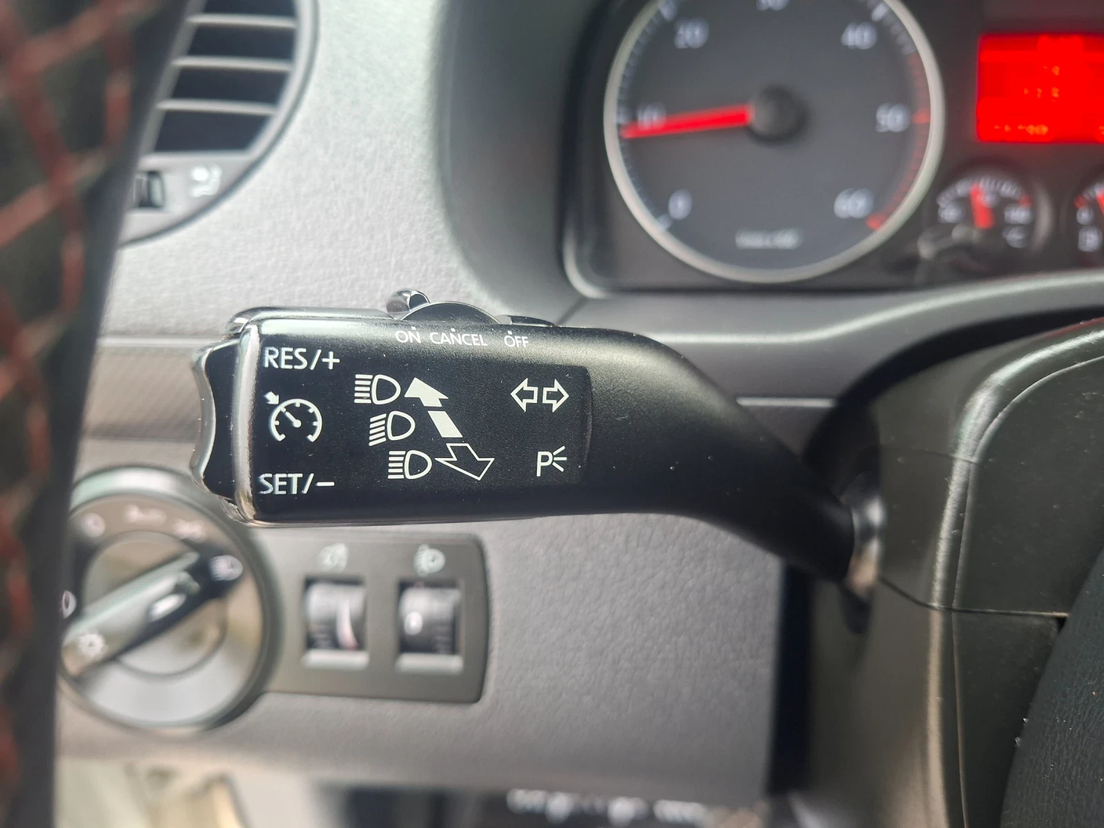 VW Caddy 2.0 SDI, снимка 15 - Автомобили и джипове - 54376265