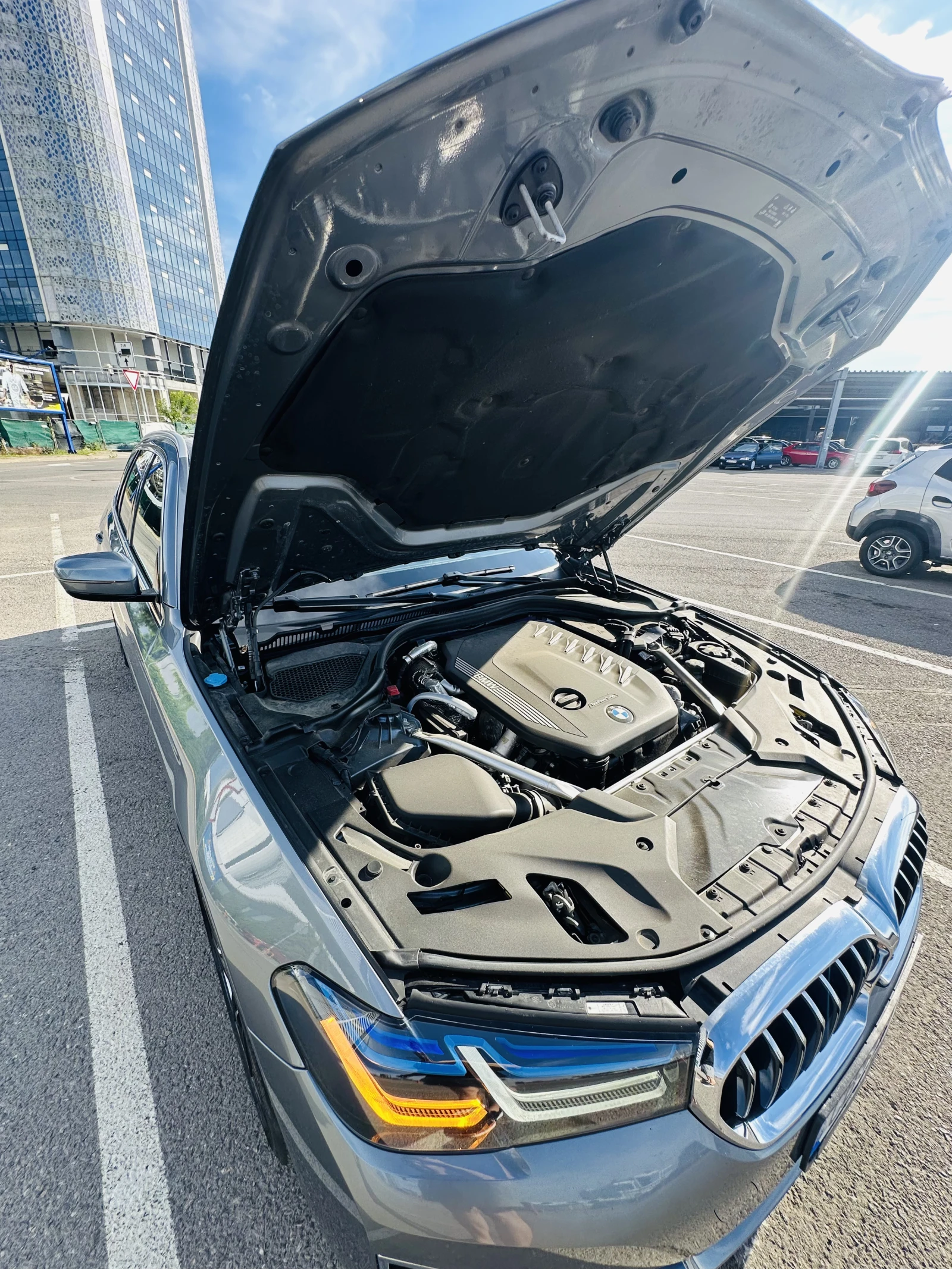 BMW 530 xDrive Touring (G31), снимка 14 - Автомобили и джипове - 54984367