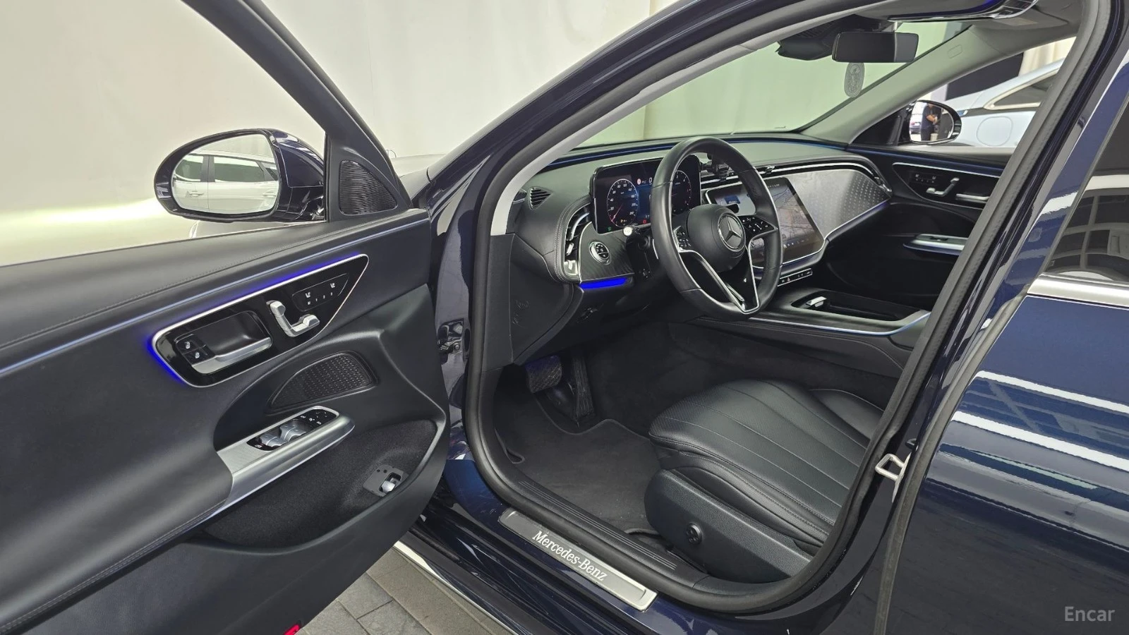Mercedes-Benz E 220 ПАМЕТ* ПОДГРЕВ* ОБДУХВАНЕ* 360 КАМЕРА* ДИСТРОНИК, снимка 10 - Автомобили и джипове - 55459811