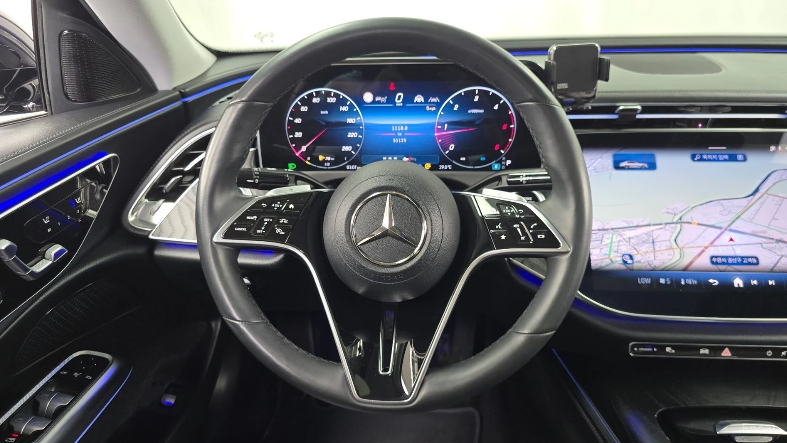 Mercedes-Benz E 220 ПАМЕТ* ПОДГРЕВ* ОБДУХВАНЕ* 360 КАМЕРА* ДИСТРОНИК, снимка 12 - Автомобили и джипове - 55459811