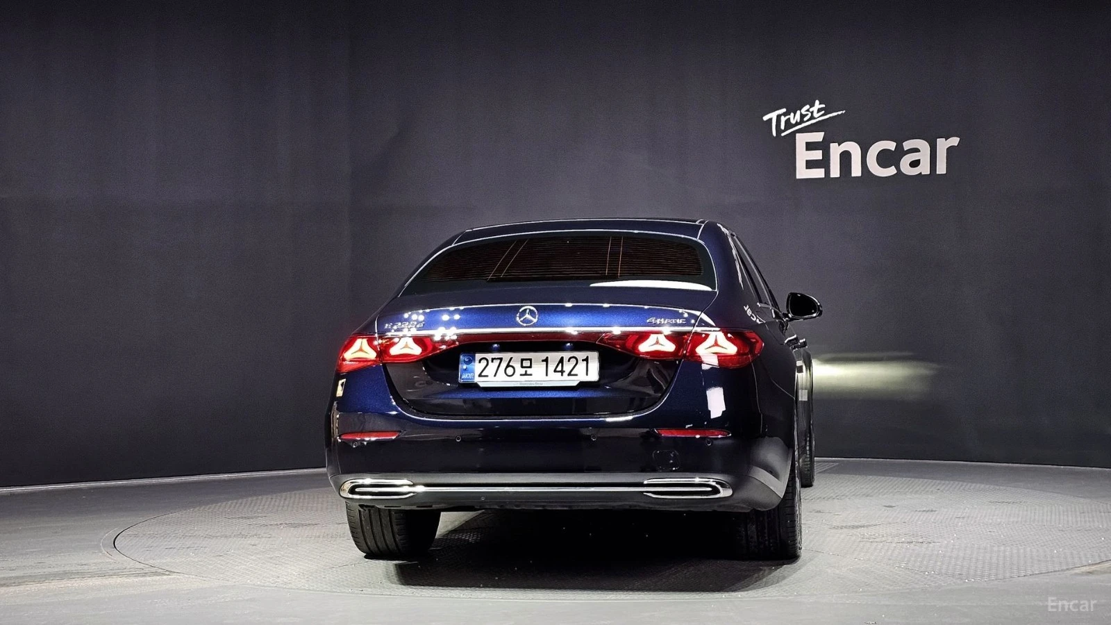 Mercedes-Benz E 220 ПАМЕТ* ПОДГРЕВ* ОБДУХВАНЕ* 360 КАМЕРА* ДИСТРОНИК, снимка 4 - Автомобили и джипове - 55459811
