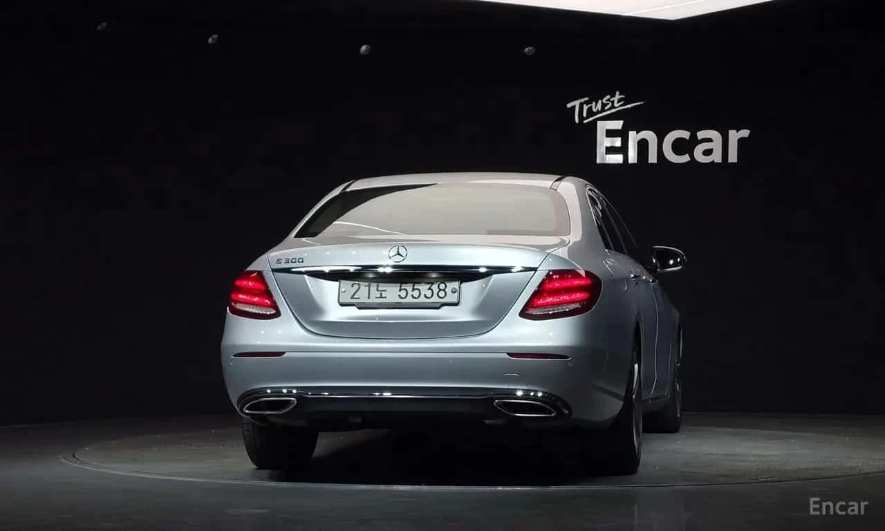 Mercedes-Benz E 300 КРАЙНА ЦЕНА ДО БЪЛГАРИЯ * АВТОКРЕДИТ, снимка 4 - Автомобили и джипове - 55571520
