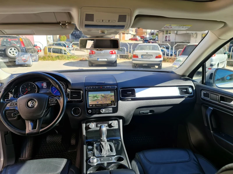 VW Touareg, снимка 2 - Автомобили и джипове - 48530539