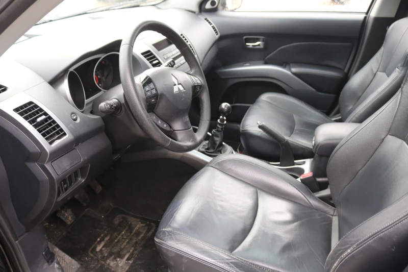 Mitsubishi Outlander 2.0 DI-D 4x4, снимка 8 - Автомобили и джипове - 49291306