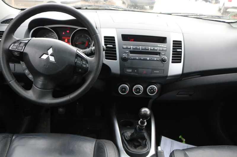 Mitsubishi Outlander 2.0 DI-D 4x4, снимка 12 - Автомобили и джипове - 49291306