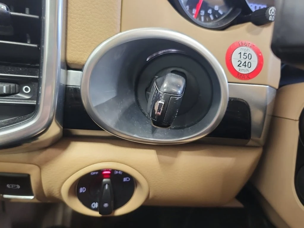 Porsche Cayenne 2013 AWD TIPTRONIC * CARFAX * ОТ ПРЕДСТАВИТЕЛСТВО - изображение 8