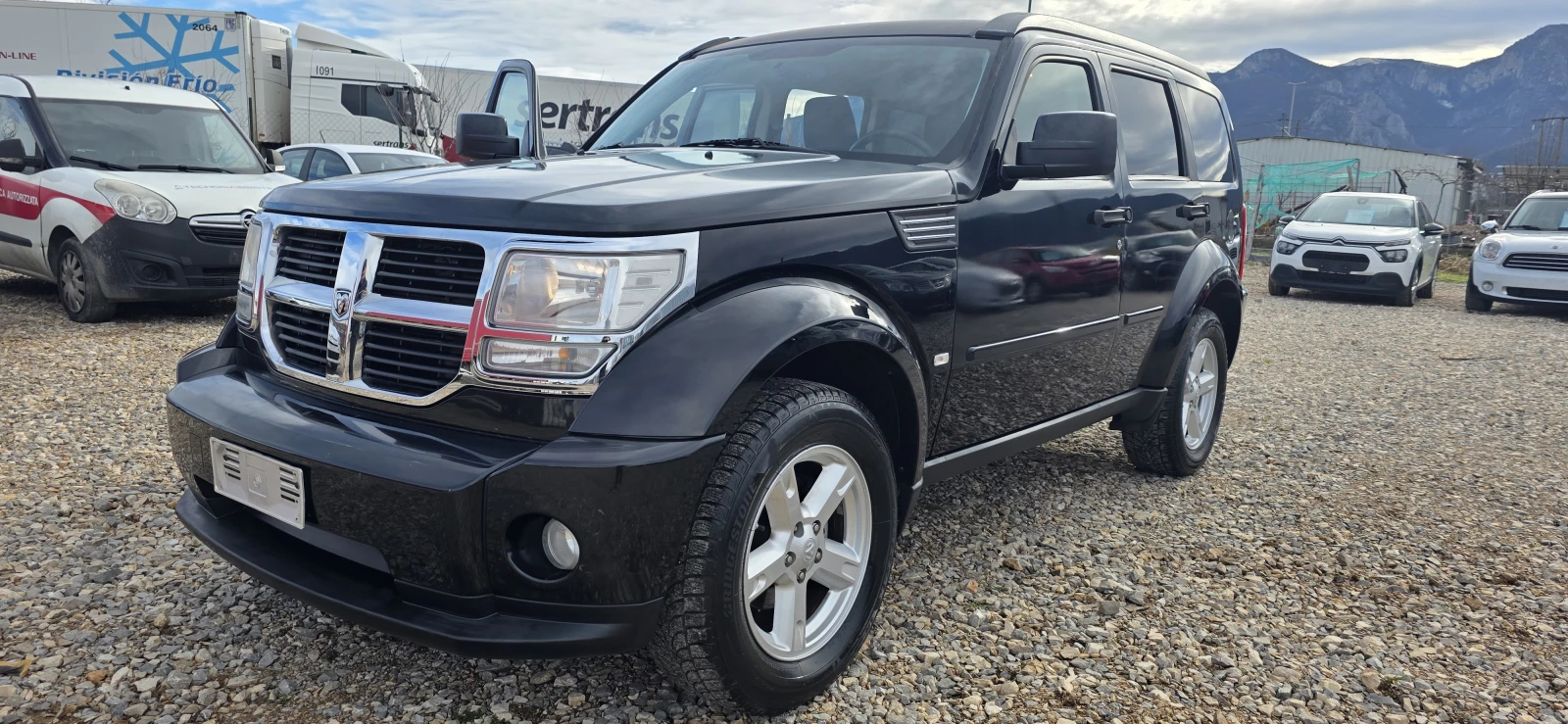 Dodge Nitro 2.8CRDI SXT $Кожа$подгрев$автопилот$автомат$4Х4$ - изображение 2