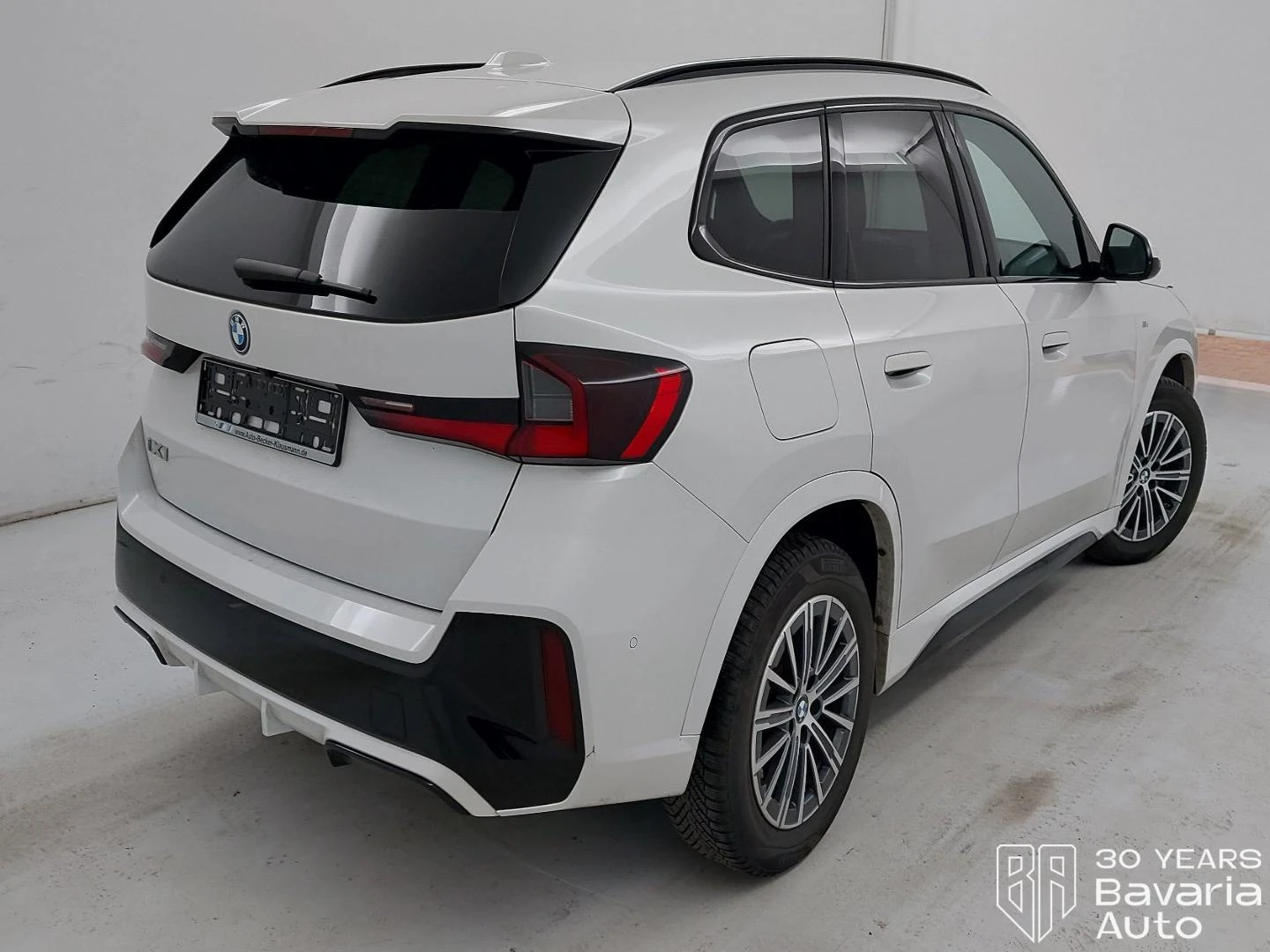 BMW iX1 20 eDrive M Sport Paket - изображение 3