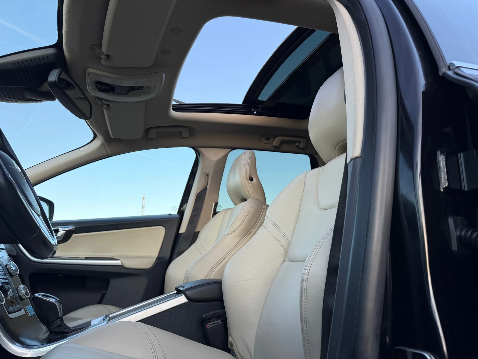 Volvo XC60 2.4-D5-R-desing-105.000km-NEW-215k.s-TOP-FULL-FACE - изображение 7