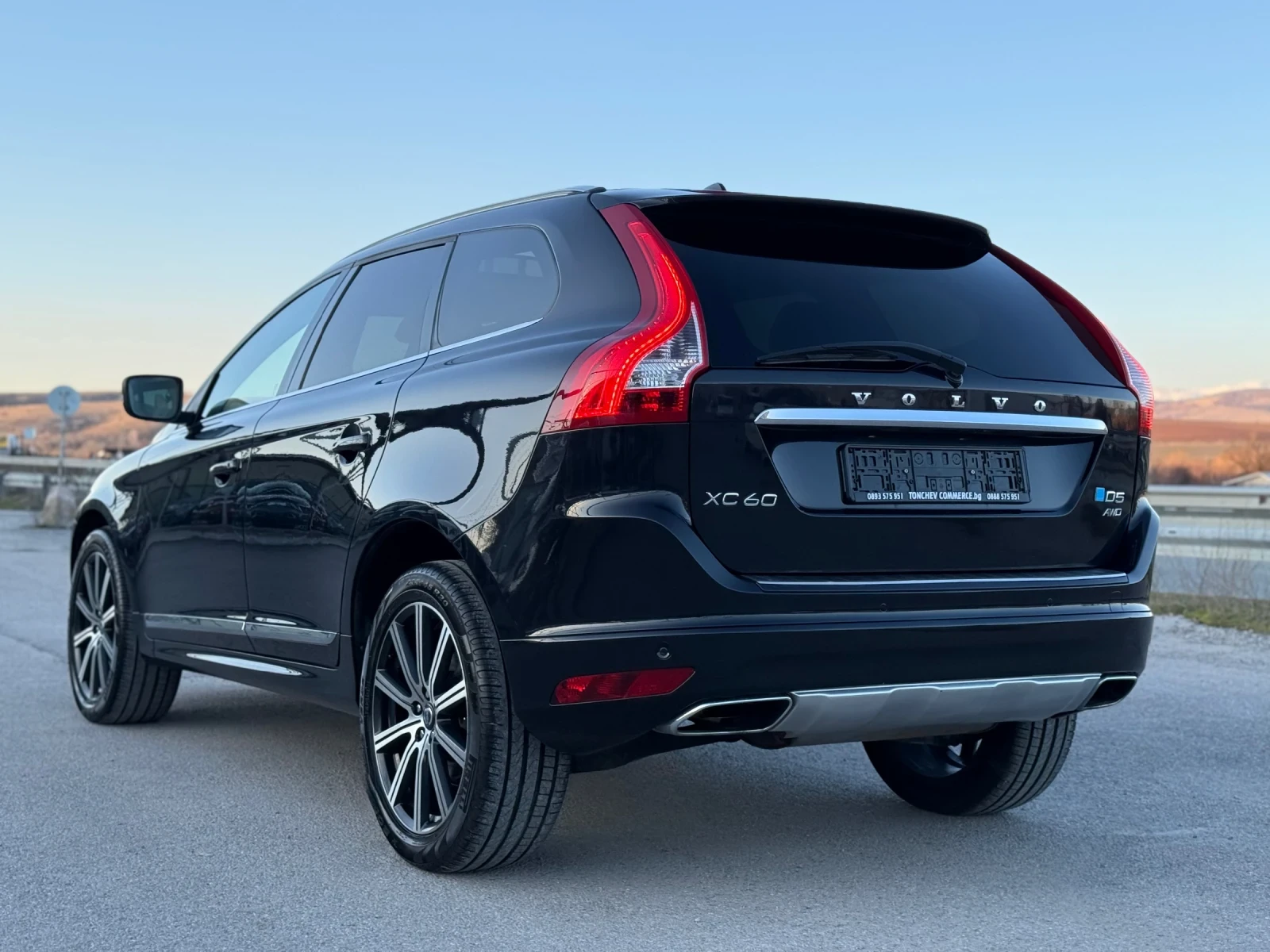 Volvo XC60 2.4-D5-R-desing-105.000km-NEW-215k.s-TOP-FULL-FACE - изображение 4