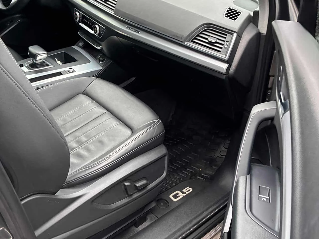 Audi Q5 Progressiv /ПОДГРЕВИ/KEYLESS/ПАНОРАМА/, снимка 15 - Автомобили и джипове - 54161925