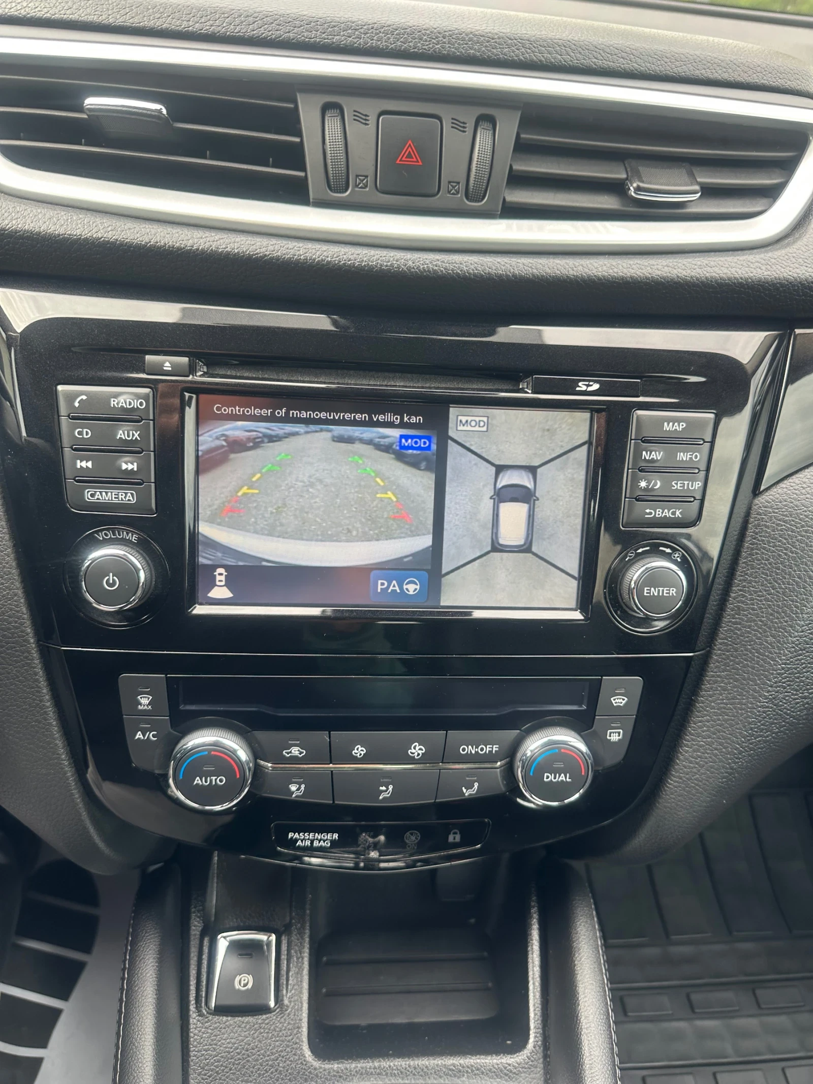 Nissan Qashqai 1.2 N-Connecta, снимка 10 - Автомобили и джипове - 54381937