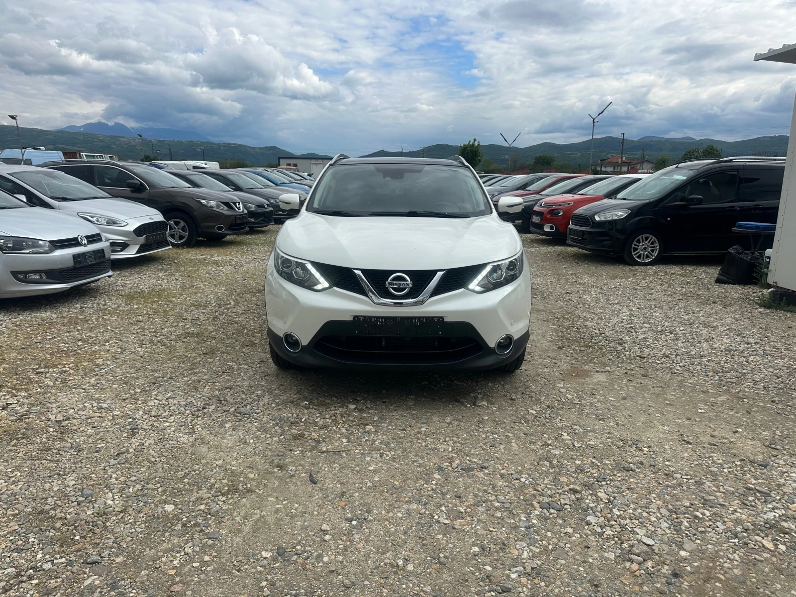 Nissan Qashqai 1.2 N-Connecta, снимка 3 - Автомобили и джипове - 54381937