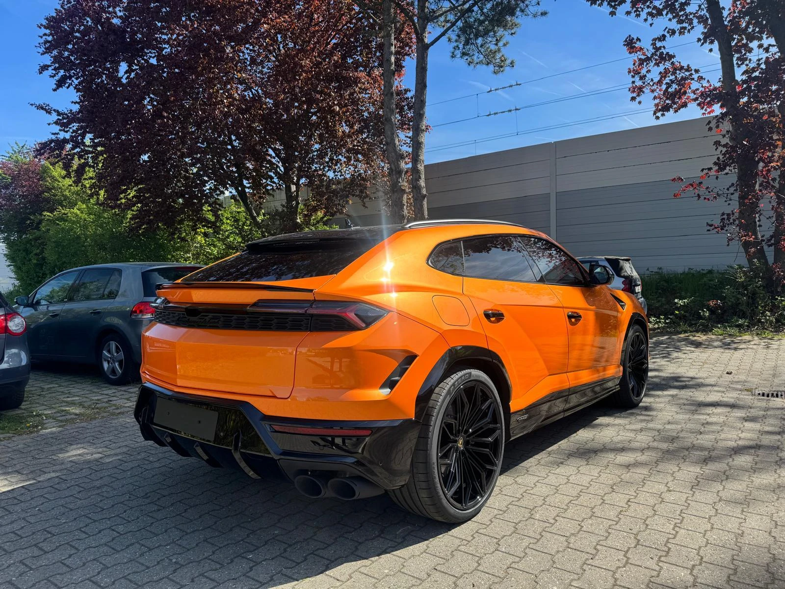 Lamborghini Urus  SE* CARBON* MASSAGE* TV, снимка 2 - Автомобили и джипове - 55465526
