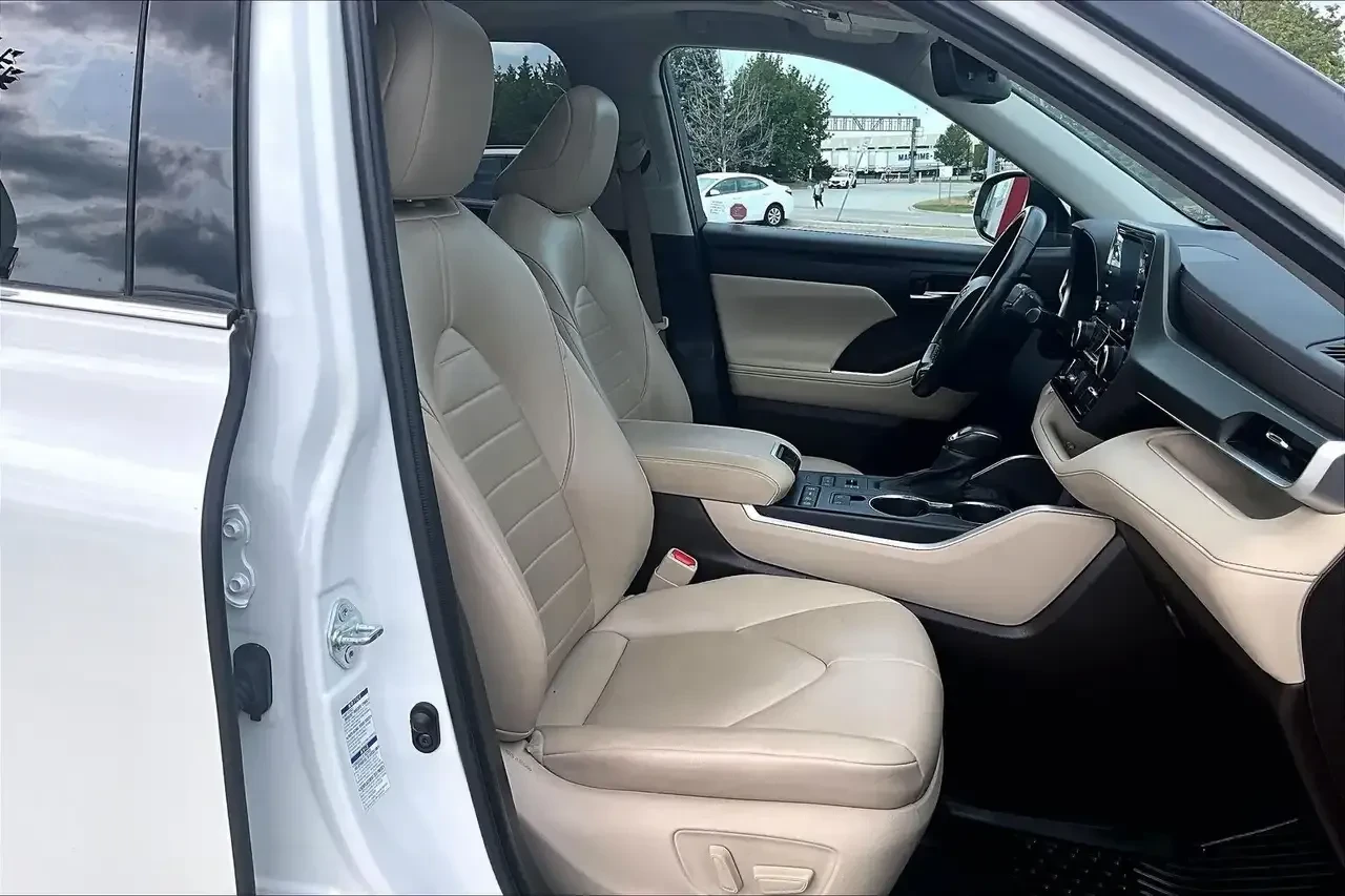 Toyota Highlander * XLE * CAR PLAY * SUNROOF * АВТОКРЕДИТ, снимка 13 - Автомобили и джипове - 55707531