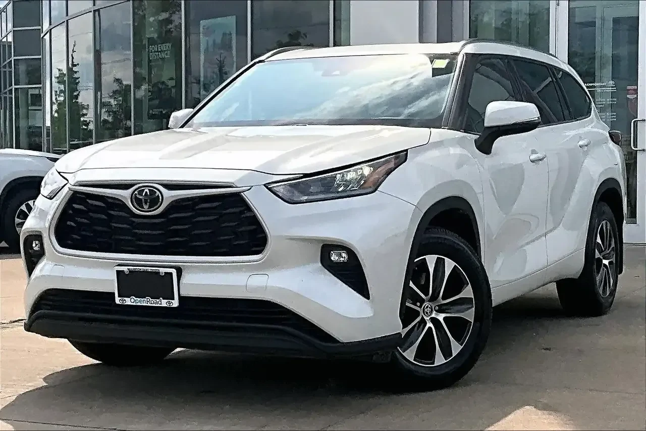 Toyota Highlander * XLE * CAR PLAY * SUNROOF * АВТОКРЕДИТ, снимка 2 - Автомобили и джипове - 55707531