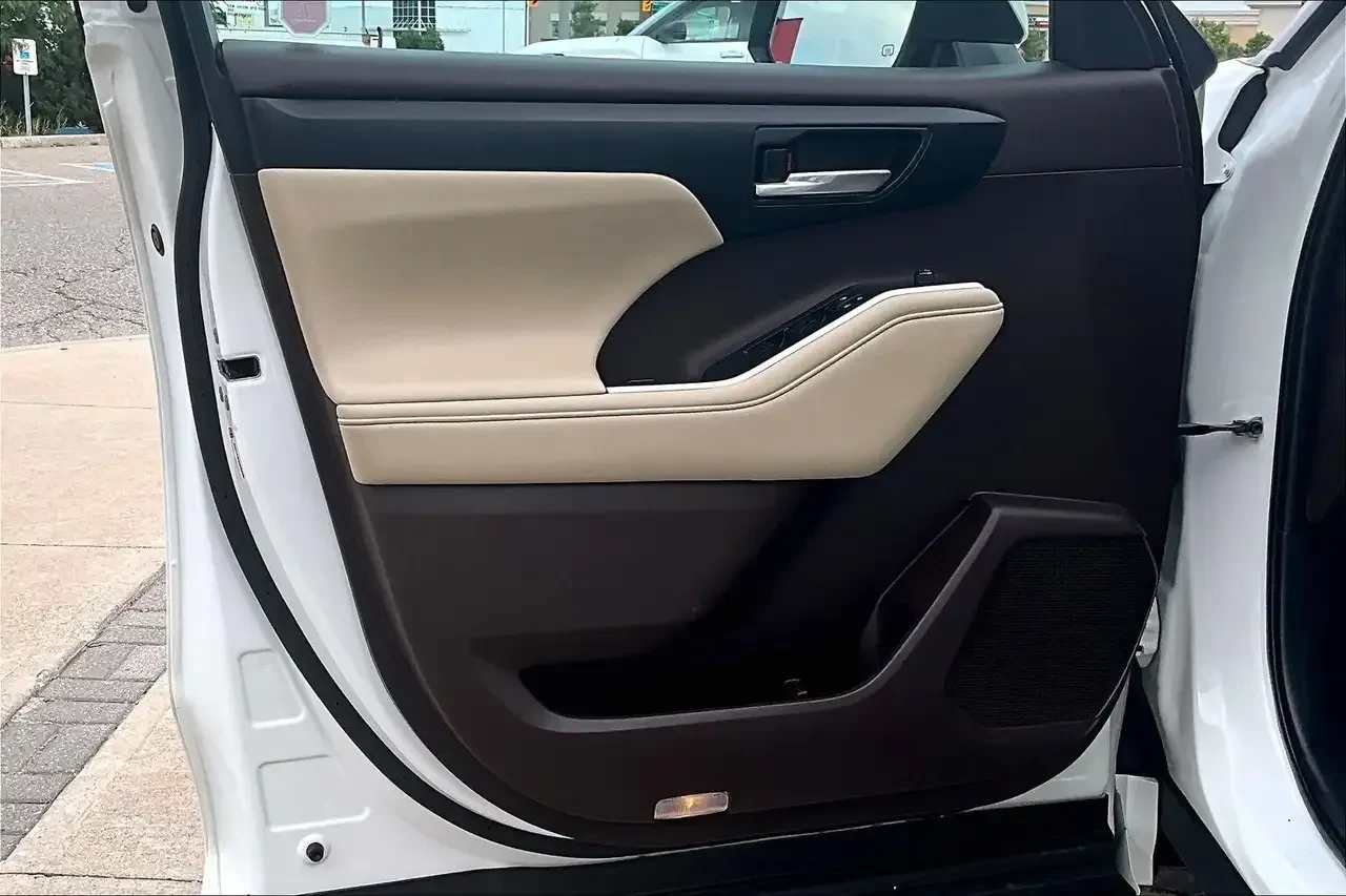 Toyota Highlander * XLE * CAR PLAY * SUNROOF * АВТОКРЕДИТ, снимка 14 - Автомобили и джипове - 55707531