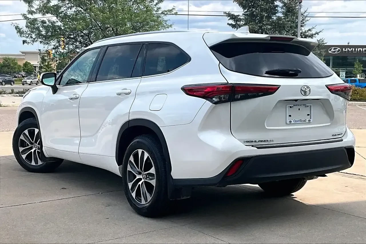 Toyota Highlander * XLE * CAR PLAY * SUNROOF * АВТОКРЕДИТ, снимка 3 - Автомобили и джипове - 55707531
