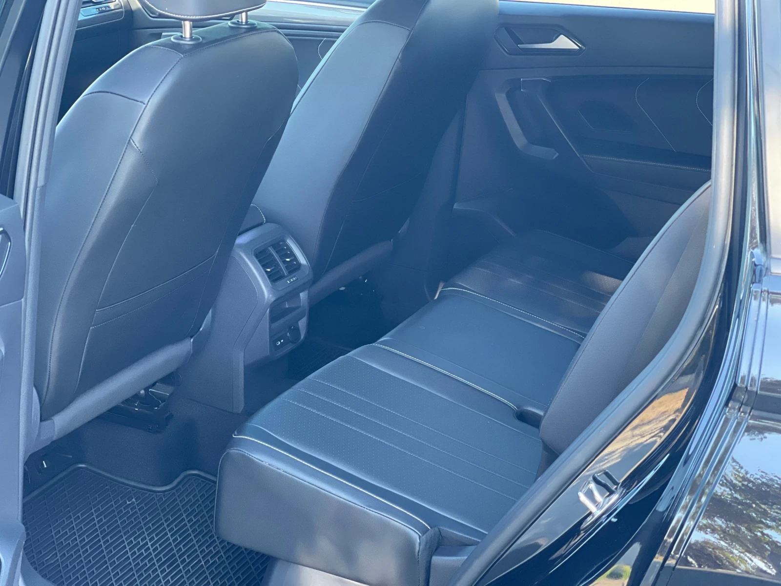 VW Tiguan R-Line Allspace 7мест, снимка 14 - Автомобили и джипове - 56235317